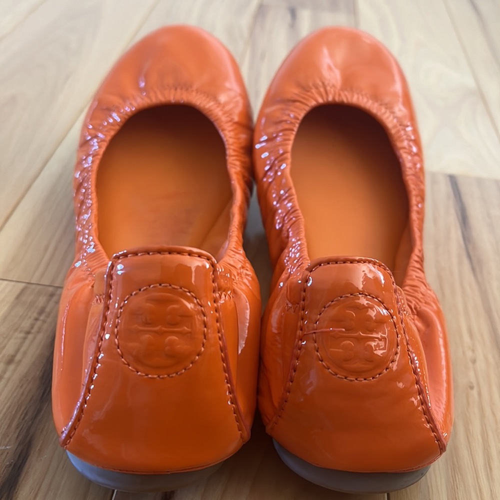 Tory Burch Eddie Ballet Flat in Patent Tory Orange - Picture 2 of 5